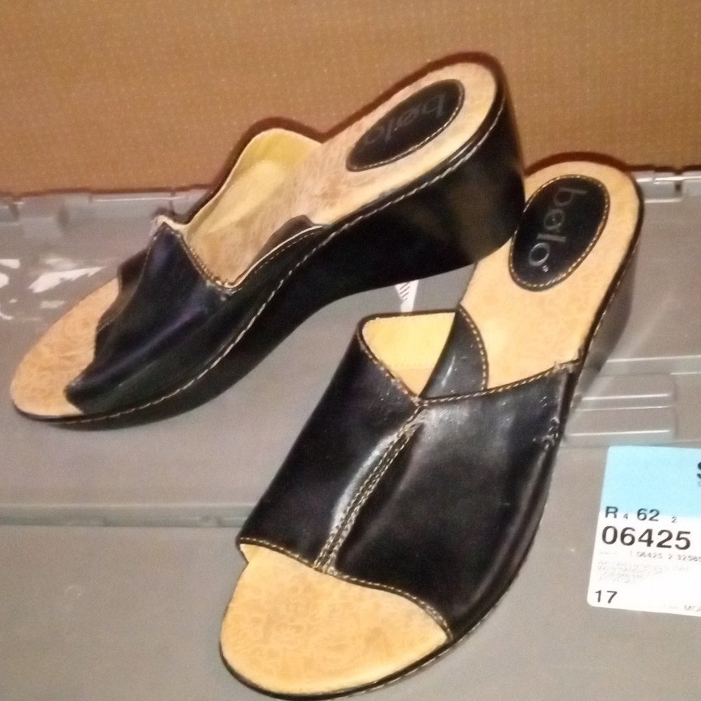 Brand new pair of Bolo opened toe wedgies